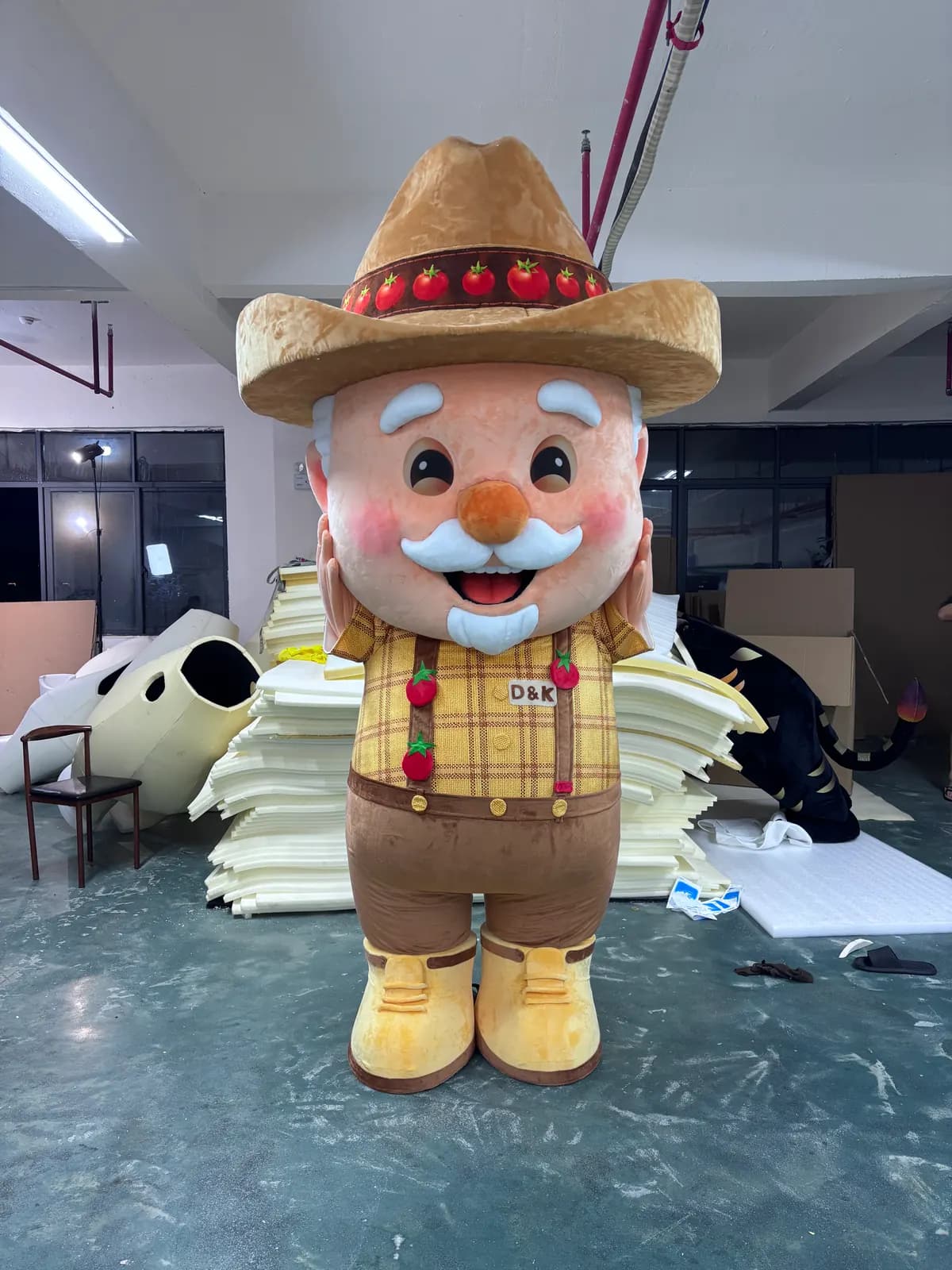 Costume de mascotte Papi Fermier fabriqué par Mascot Costume Factory, vue 1 sur 3