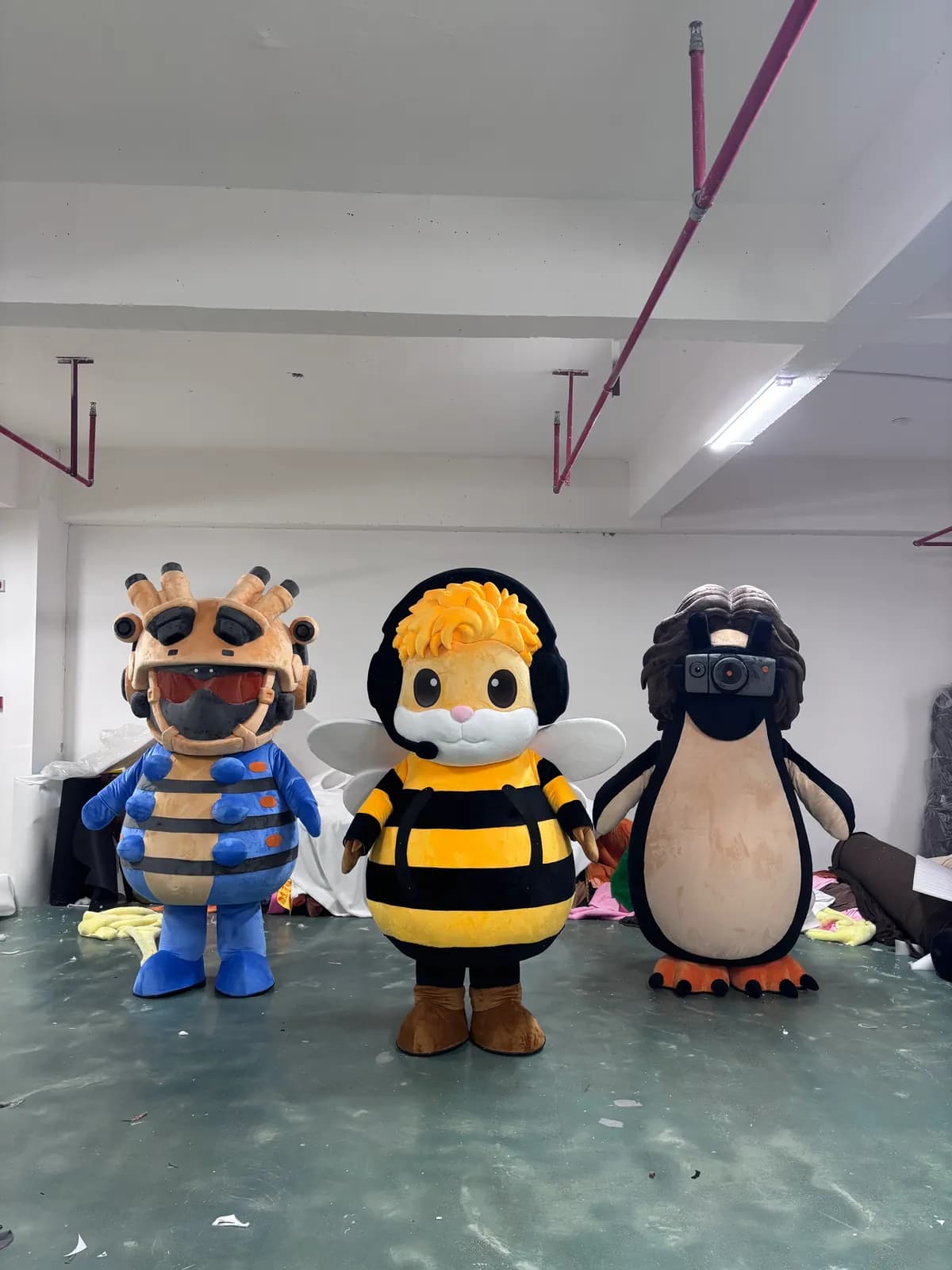 Costume de mascotte Ensemble de trois personnages fabriqué par Mascot Costume Factory, vue 1 sur 3